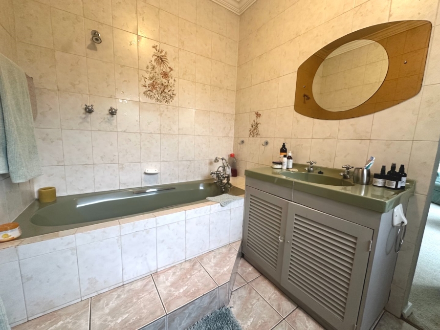 6 Bedroom Property for Sale in Dormehls Drift Western Cape